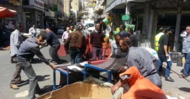 استمرار إزالة البسطات.. وفقدان السيطرة ليلة العيد