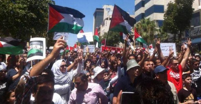 مسيرة تضامنية مع المقاومة الفلسطينية باتجاه الرئاسة