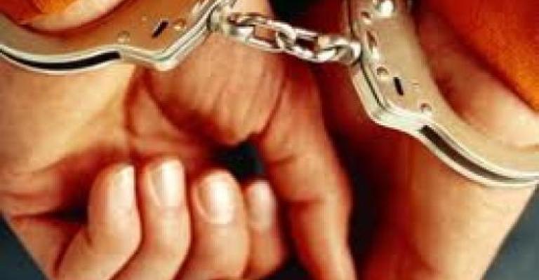 الأمن يقبض على لصين سرقا 71 ألف دينار صباح اليوم 