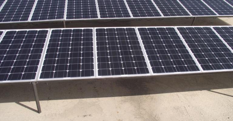 مواطن يستخدم أنظمة الطاقة الشمسية: همّ ارتفاع فاتورة الكهرباء أصبح من الماضي مواطن يستخدم أنظمة الطاقة الشمسية: همّ ارتفاع فاتورة الكهرباء أصبح من الماضي