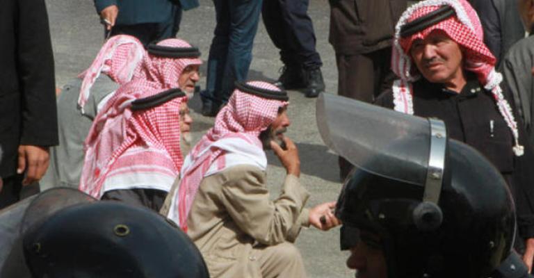 العاملون في "الفوسفات" يحاولون اقتحام مجلس النواب