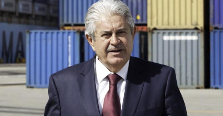 محادين يهدد بفصل 40 موظفا من ميناء الحاويات في العقبة 