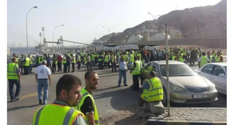 توقيع مذكرة تفاهم تنهي إضراب عمال ميناء الحاويات