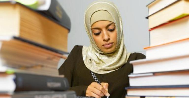 تضامن: دخل الأسر التي ترأسها نساء يشكل نصف دخل التي يرأسها ذكور