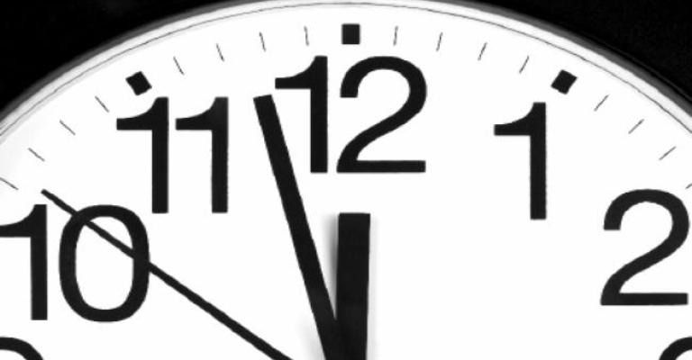 العمل بالتوقيت الشتوي بعد منتصف الليلة