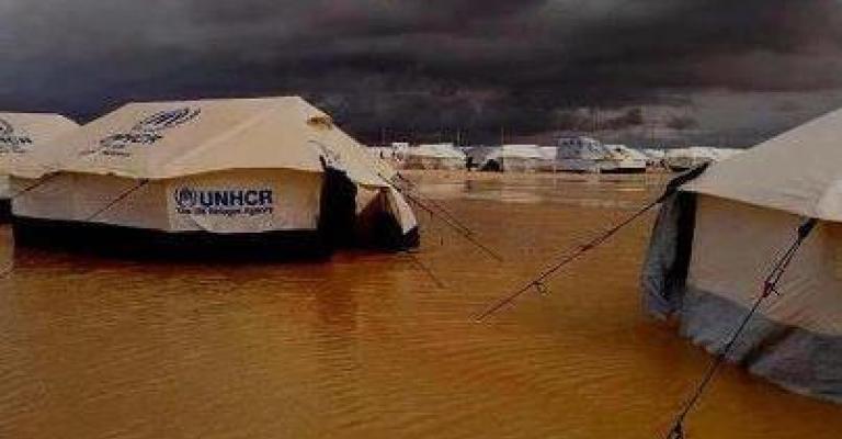 لاجئون في مخيم الزعتري بانتظار مفاجآت الشتاء