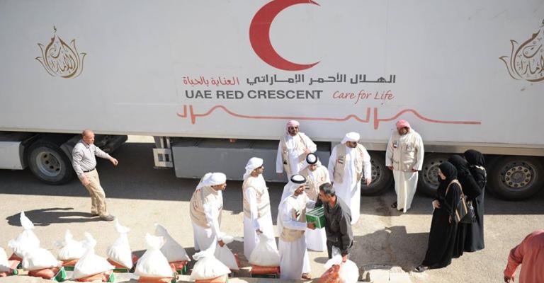 الهلال الأحمر الإماراتي يوزع كسوة الشتاء على اللاجئين السوريين بالاردن