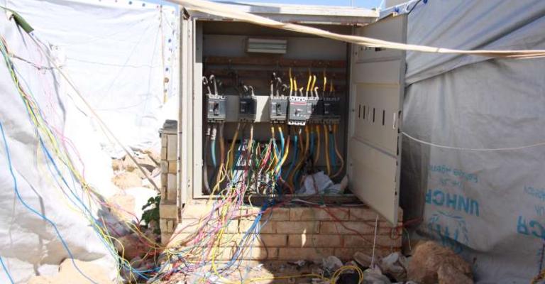 الانقطاع المستمر للكهرباء في "الزعتري" يضر قاطنيه