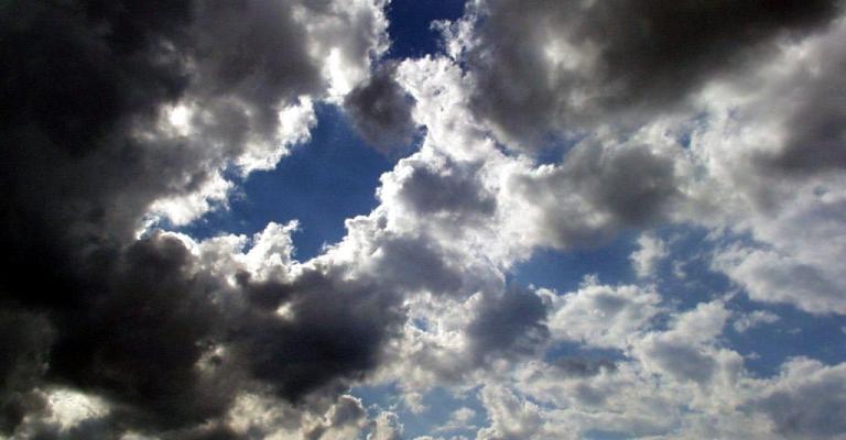 طقس بارد والحرارة في عمان بين 18و10