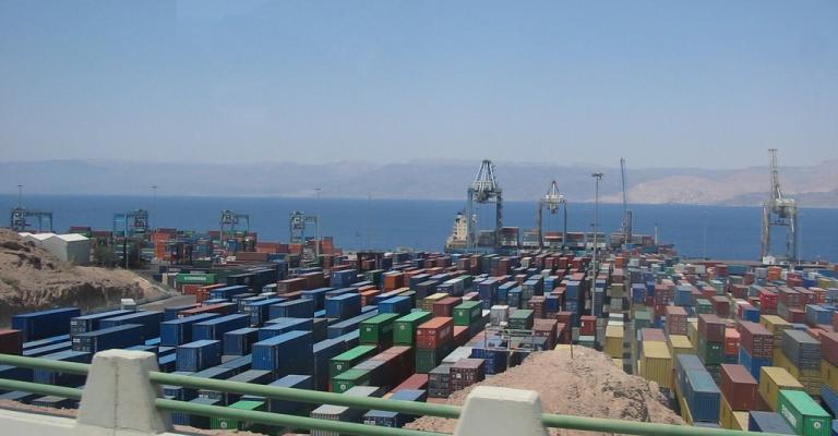 تكفيل عمال ميناء الحاويات