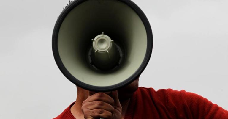 العاملون بالكهرباء يعتزمون الإضراب الثلاثاء المقبل العاملون بالكهرباء يعتزمون الإضراب الثلاثاء المقبل