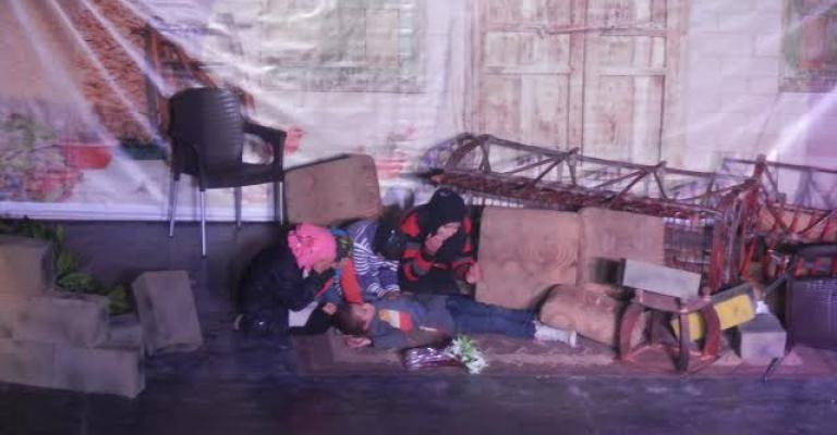  مشهد من مسرحية  "رسالة من مخيم الزعتري" على مسرح عمون / تصوير أغيد محمد