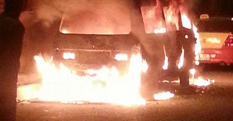 عويس: الداخلية تحقق بحادثة حرق سيارات بمخيم مأدبا