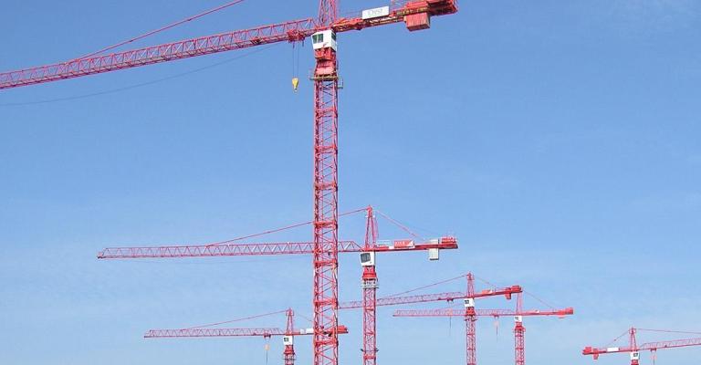 عمان: وفاتان وإصابتان بالغتان بحادث سقوط عن رافعة