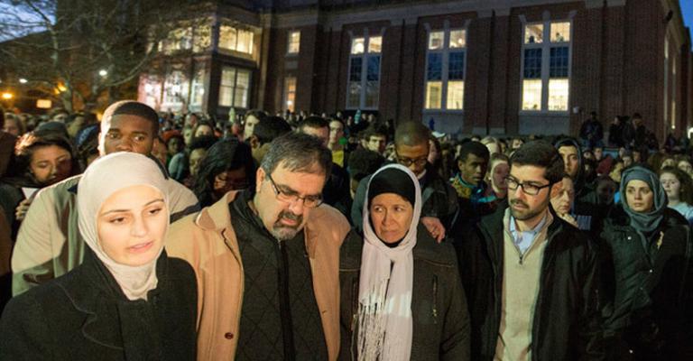 وقفة منددة بجريمة "تشابل هيل" امام الكالوتي