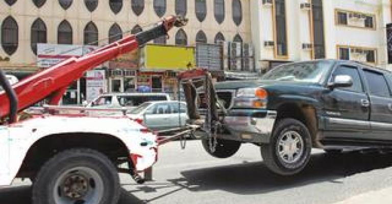 14 ونش للأمانة وإدارة السير لرفع المركبات التي تعيق عمل آلياتهما