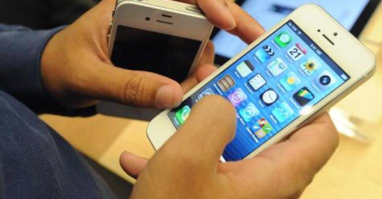 " النقابة" تستهجن تعميم "الوزارة" بتسليم هواتف المدرسين للمدير أثناء الدوام