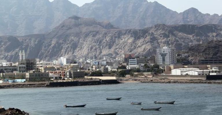 أنباء عن إنزال بري على ميناء عدن