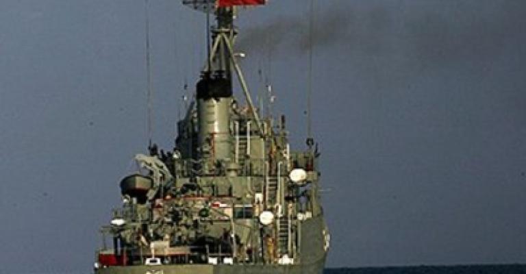 سفن حربية إيرانية تتجه لباب المندب