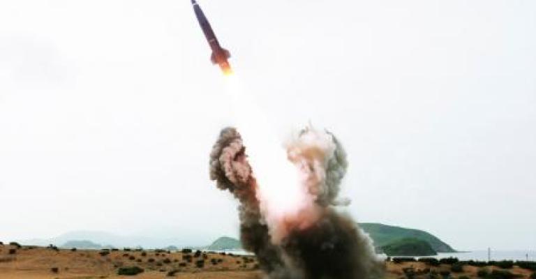 كوريا الشمالية تطلق صاروخين في البحر أثناء زيارة وزير الدفاع الامريكي للمنطقة