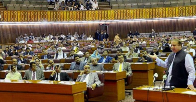 البرلمان الباكستاني يصوّت بعدم التدخل مع " عاصفة الحزم"