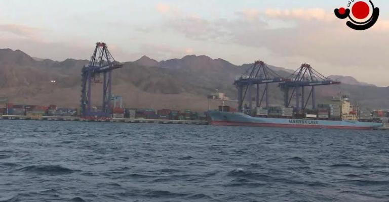 "العمل" تجتمع مع عمّال وإدارة شركة حاويات العقبة لحل قضية العلاوات