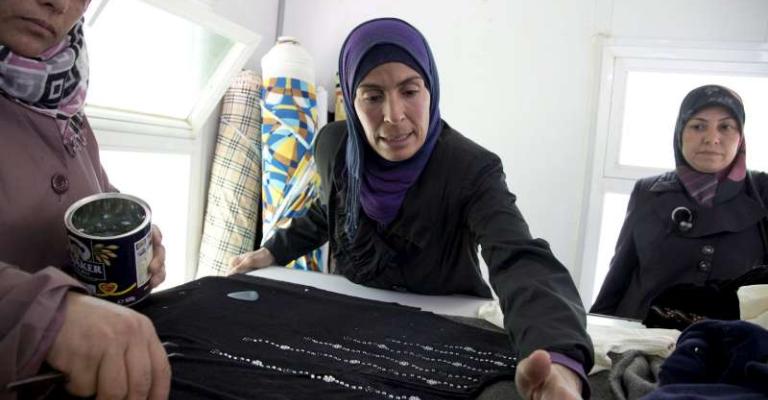 عمل السوريات في الأردن بين منع القانون وربّ عمل ينتهك الحقوق
