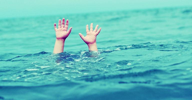 وفاة طفل غرقا ببركة زراعية وفاة طفل غرقا ببركة زراعية