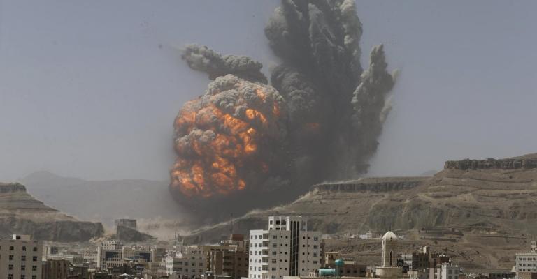 طائرات سعودية تقصف قواعد في العاصمة اليمنية