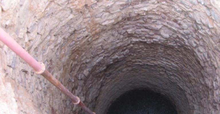 3 وفيات اختناقاً في بئر بينهم غطاس من الدفاع المدني