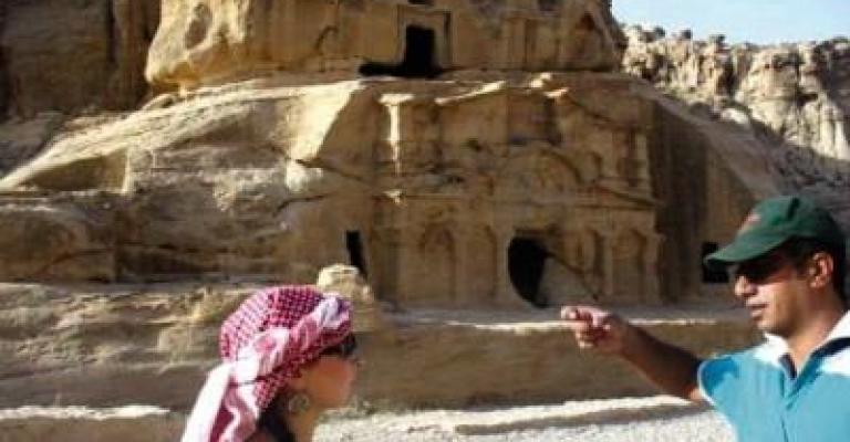 وقفة للأدلاء السياحيين أمام رئاسة الوزراء