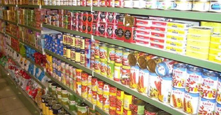 "التجار" تحذر من" كارثة " نقص مواد غذائية في رمضان