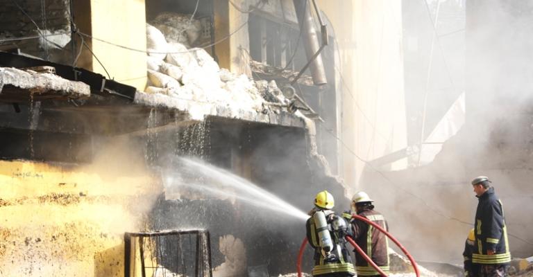 اخماد حريق طال 5 محال تجارية بالوحدات اخماد حريق طال 5 محال تجارية بالوحدات