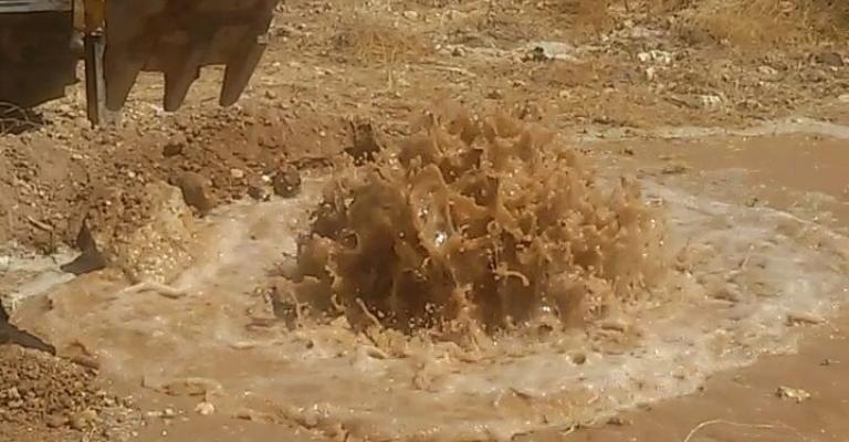 ضبط اعتداء على المياه يستنزف 5 الاف متر مكعب يومياً بالقسطل ضبط اعتداء على المياه يستنزف 5 الاف متر مكعب يومياً بالقسطل