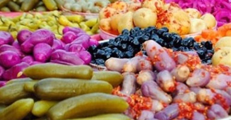 ضبط 24 طن مخللات فاسدة