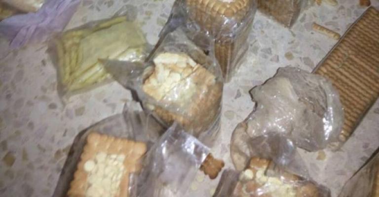 إحباط تهريب حبوب مخدرة بعلب بسكويت