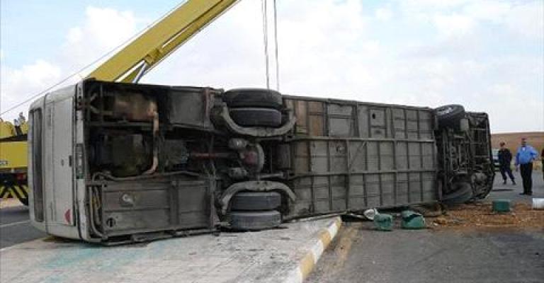 إصابة 33 طالباً بتدهور حافلة لنقل طلاب "الهاشميّة"