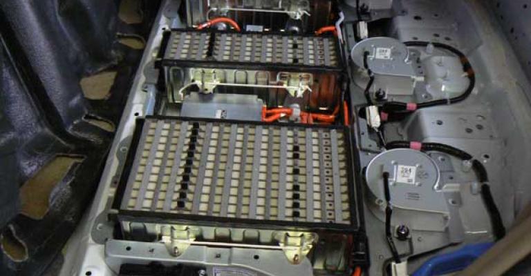 إعفاء ضريبة بطاريات "الهايبرد" سيضاعف الإقبال عليها إعفاء ضريبة بطاريات "الهايبرد" سيضاعف الإقبال عليها