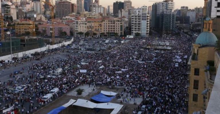 مسيرة داعمة لحركة "طلعت ريحتكم" في بيروت