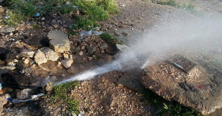 خلل على خط الزرقاء يؤخر توزيع المياه