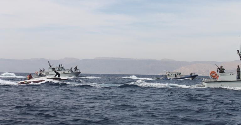 إخلاء زورق في العقبة نتيجة الأحوال الجوية