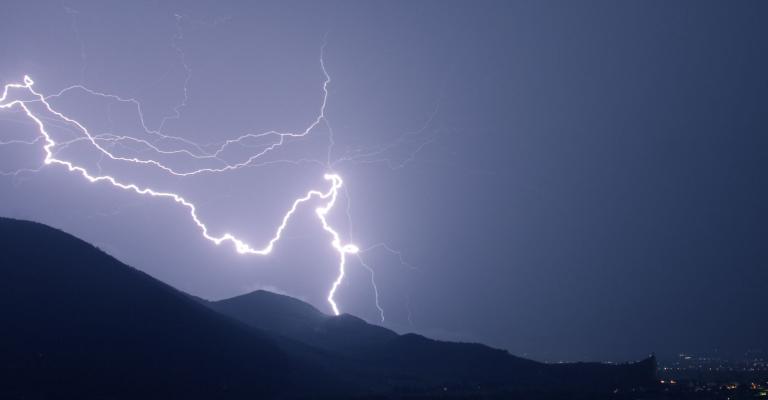 سحابة رعدية عنيفة فوق عمّان والبلقاء