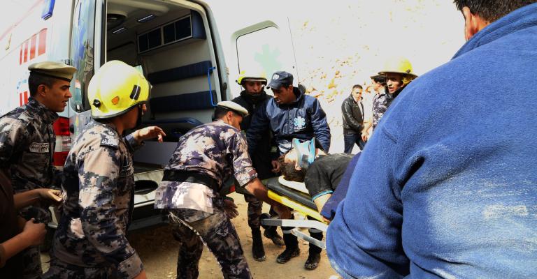 إنقاذ محاصر في حفّار مجنزرة بعبدون