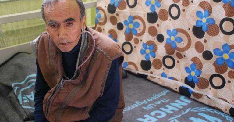 عام ثقيل بعد وقف التأمين الصحي عن السوريين خارج المخيمات