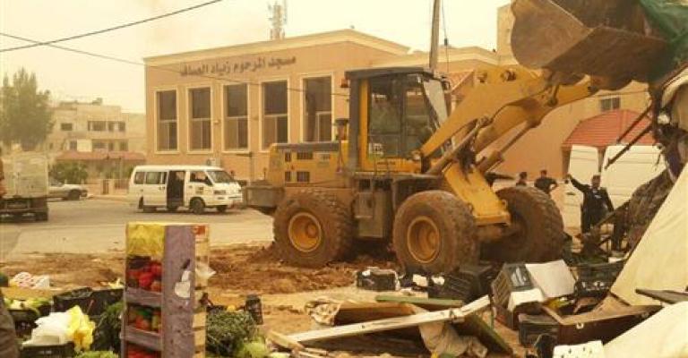 حملة لإزالة "المعرشات" المخالفة حملة لإزالة "المعرشات" المخالفة