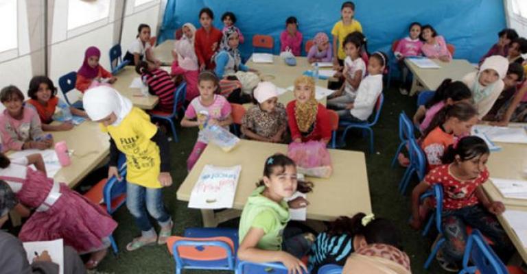 طلبة سوريون أمام خطر الأمية في المخيمات العشوائية