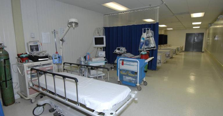 وفاة و8 إصابات بحادثي سير