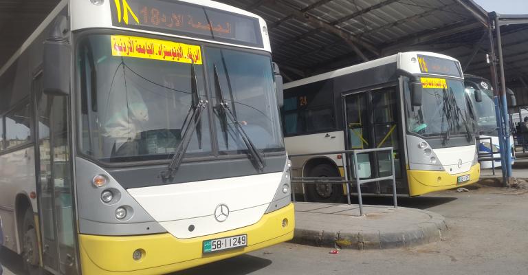 استياء من الاجرة والتحميل الزائدين بحافلات الزرقاء- الجامعة الاردنية