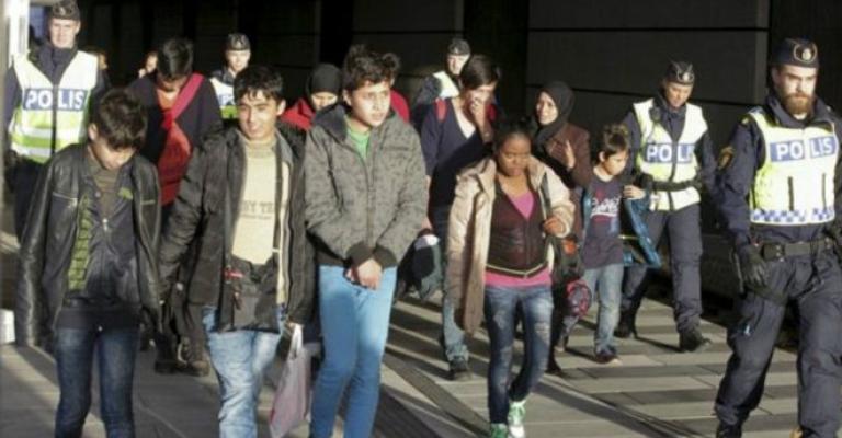 السويد تتوقع ترحيل 80 ألف طالب لجوء رفضت طلباتهم