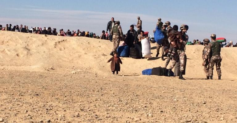 دخول 215 لاجئاً سوريّاً للأردن